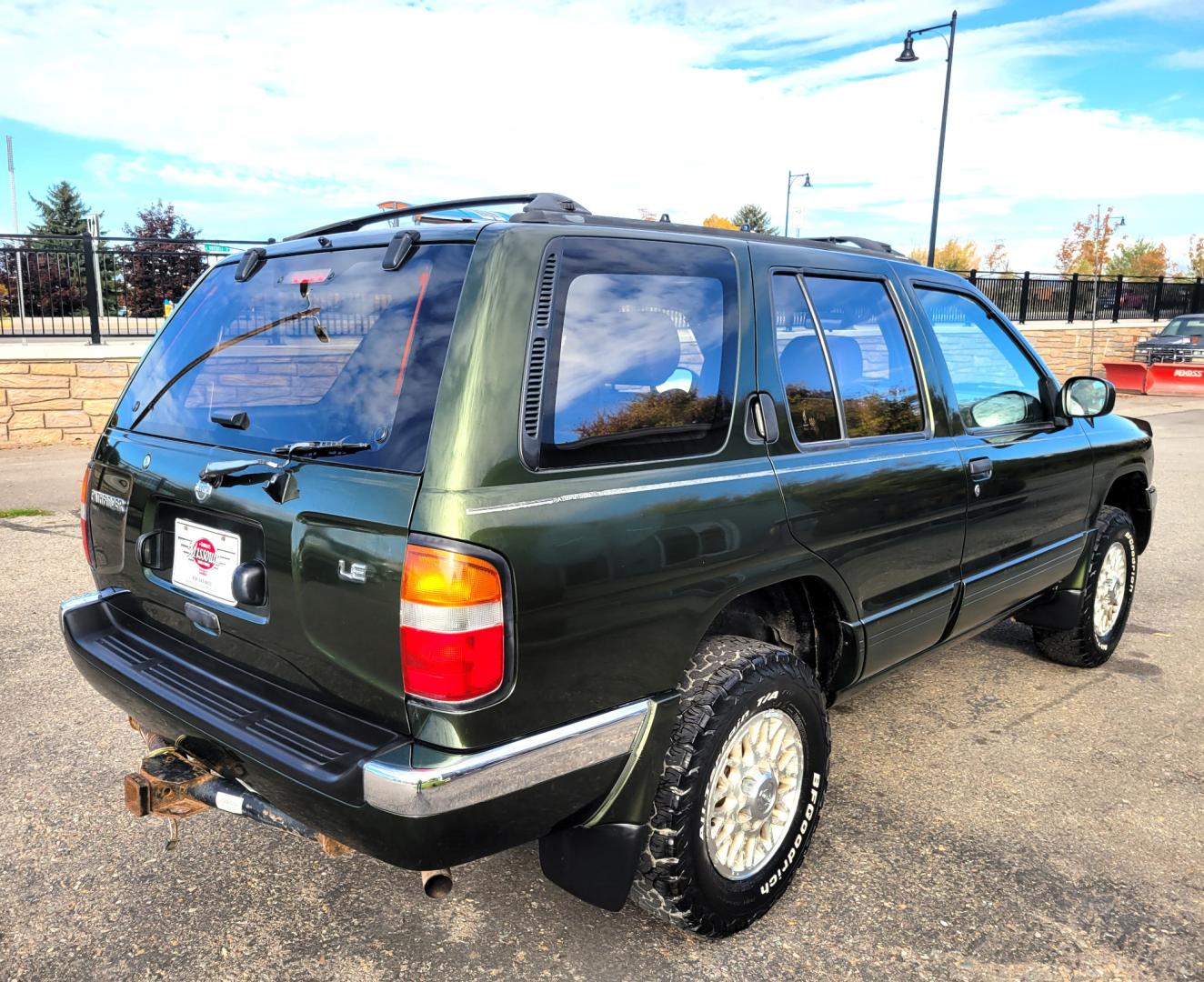 1996 Green Nissan Pathfinder LE 4WD (JN8AR05Y5TW) with an 3.3L V6 OHV 12V engine, 4-Speed Automatic Overdrive transmission, located at 450 N Russell, Missoula, MT, 59801, (406) 543-6600, 46.874496, -114.017433 - Photo#5