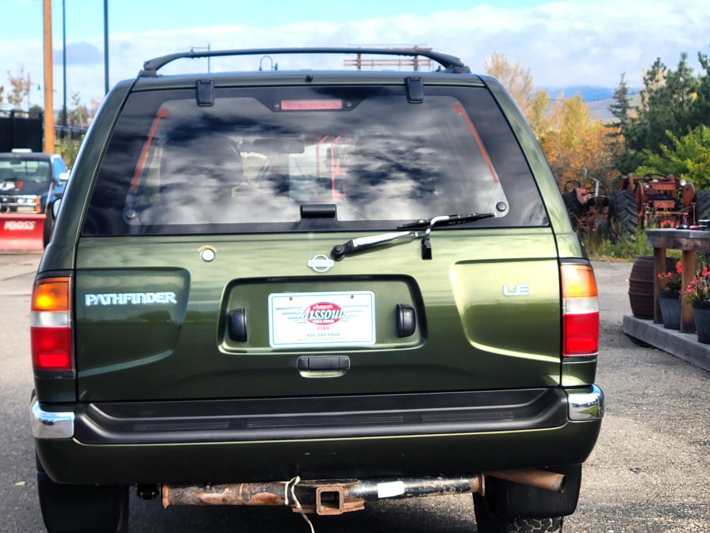 1996 Green Nissan Pathfinder LE 4WD (JN8AR05Y5TW) with an 3.3L V6 OHV 12V engine, 4-Speed Automatic Overdrive transmission, located at 450 N Russell, Missoula, MT, 59801, (406) 543-6600, 46.874496, -114.017433 - Photo#6