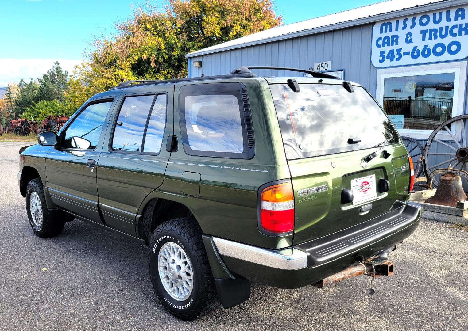 1996 Green Nissan Pathfinder LE 4WD (JN8AR05Y5TW) with an 3.3L V6 OHV 12V engine, 4-Speed Automatic Overdrive transmission, located at 450 N Russell, Missoula, MT, 59801, (406) 543-6600, 46.874496, -114.017433 - Photo#7