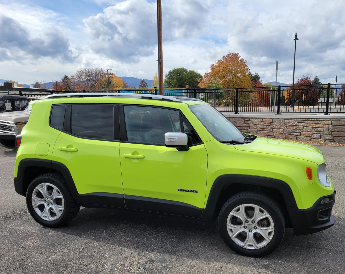 2017 Hyper Green /Black Jeep Renegade Limited 4WD (ZACCJBDB9HP) with an 2.4L L4 DOHC 16V engine, 9A transmission, located at 450 N Russell, Missoula, MT, 59801, (406) 543-6600, 46.874496, -114.017433 - 4 Wheel Drive. Automatic Transmission. Heated Leather Seats. Power Drivers Seat. Power Moon Roof. Air. Cruise. Tilt. Navigation. AM FM XM. Power Windows and Locks. Heated Steering Wheel. - Photo#4