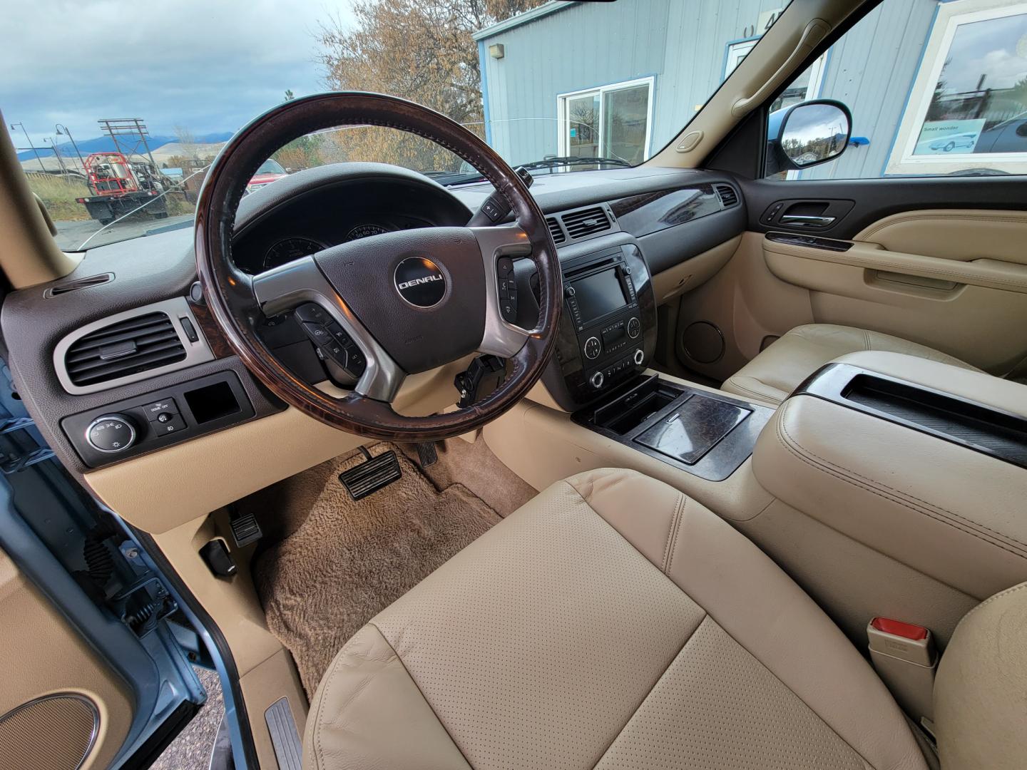 2011 Blue /Tan GMC Yukon Denali XL 4WD (1GKS2MEFXBR) with an 6.2L V8 OHV 16V engine, 4-Speed Automatic transmission, located at 450 N Russell, Missoula, MT, 59801, (406) 543-6600, 46.874496, -114.017433 - All Wheel Drive Denali. 3rd Row Seating. Rear Entertainment. Power Sunroof. Air. Cruise. Tilt. Power Leather Seats. Navigation. Towing. Running Boards. - Photo#26