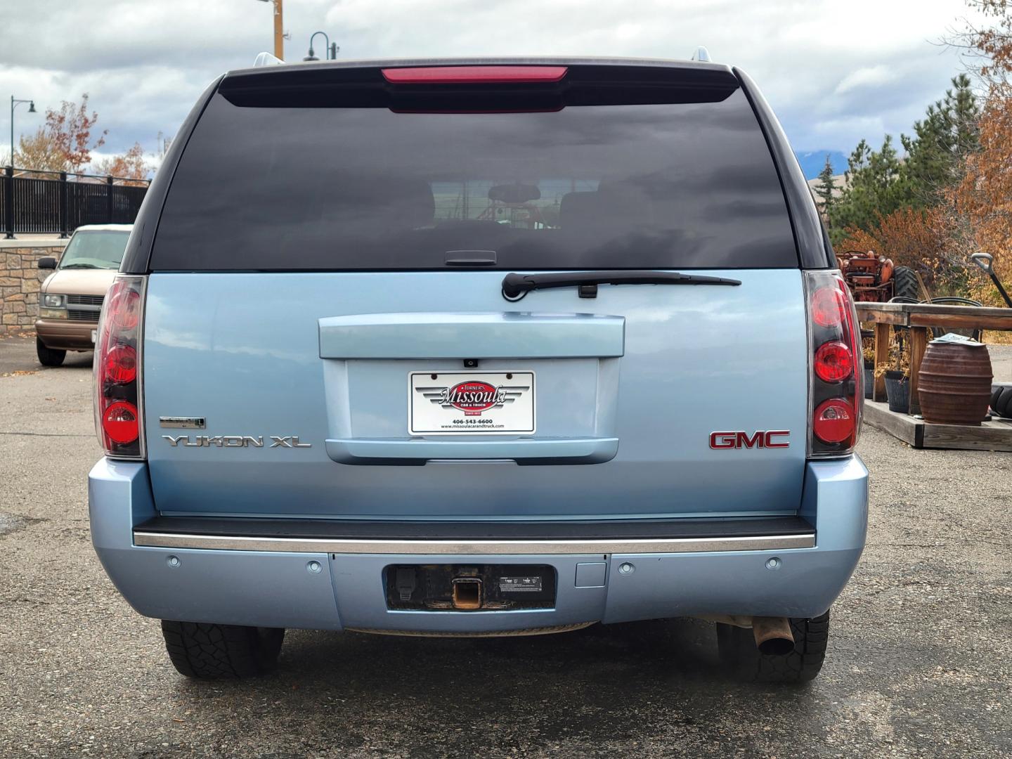 2011 Blue /Tan GMC Yukon Denali XL 4WD (1GKS2MEFXBR) with an 6.2L V8 OHV 16V engine, 4-Speed Automatic transmission, located at 450 N Russell, Missoula, MT, 59801, (406) 543-6600, 46.874496, -114.017433 - All Wheel Drive Denali. 3rd Row Seating. Rear Entertainment. Power Sunroof. Air. Cruise. Tilt. Power Leather Seats. Navigation. Towing. Running Boards. - Photo#6