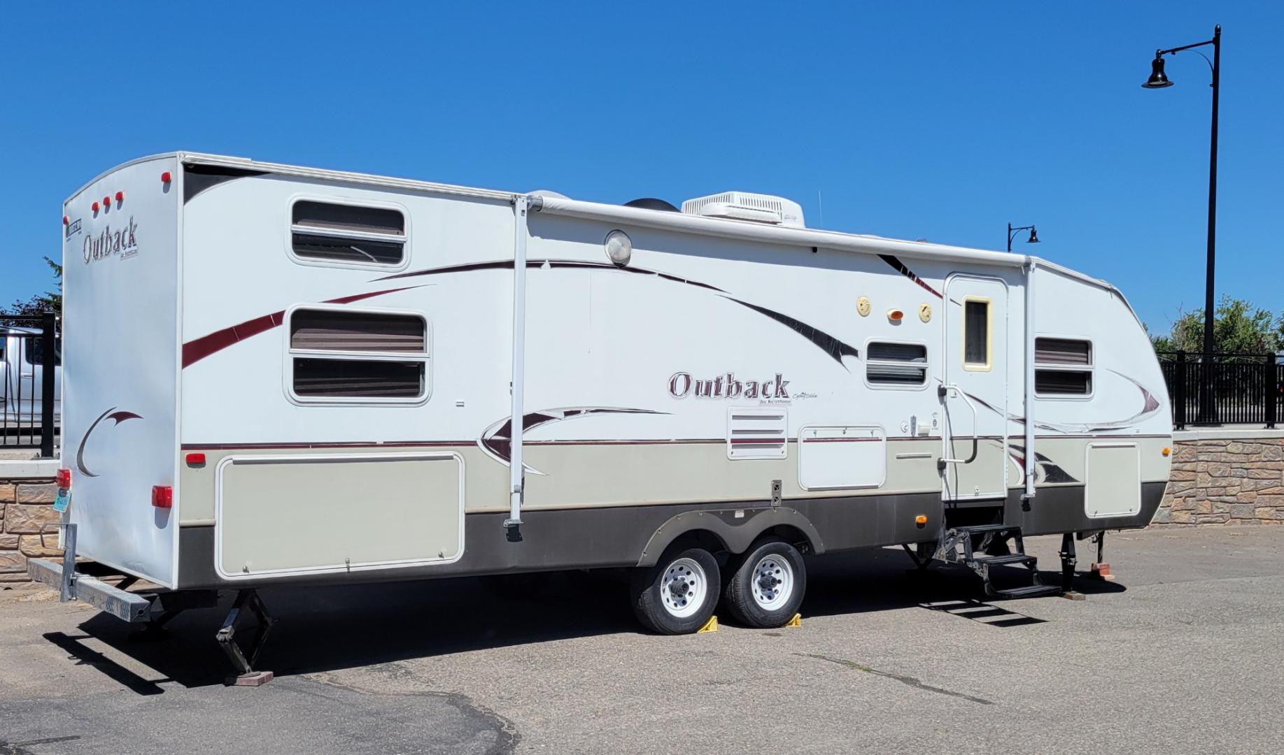 2008 White /Brown Keystone M-31RQST Sydney Edition (4YDT31R218S) with an n/a engine, n/a transmission, located at 450 N Russell, Missoula, MT, 59801, (406) 543-6600, 46.874496, -114.017433 - Single Slide, Rear Bunkhouse w/Double Set of Bunks w/TV Stand & Wardrobe w/Drawers Between. Pantry, Booth Dinette & Hide-A-Bed Sofa Slideout, Linen Cabinet, Angle Shower, Lav., Refrigerator, 3 Burner Range, Double Kitchen Sink, Entertainment Center, Front Queen Bed w/Wardrobes, Overhead Cabinet Abov - Photo#0