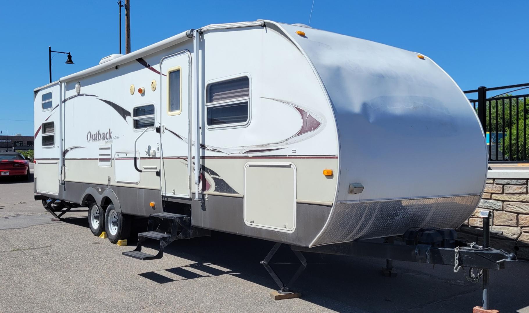 2008 White /Brown Keystone M-31RQST Sydney Edition (4YDT31R218S) with an n/a engine, n/a transmission, located at 450 N Russell, Missoula, MT, 59801, (406) 543-6600, 46.874496, -114.017433 - Single Slide, Rear Bunkhouse w/Double Set of Bunks w/TV Stand & Wardrobe w/Drawers Between. Pantry, Booth Dinette & Hide-A-Bed Sofa Slideout, Linen Cabinet, Angle Shower, Lav., Refrigerator, 3 Burner Range, Double Kitchen Sink, Entertainment Center, Front Queen Bed w/Wardrobes, Overhead Cabinet Abov - Photo#2