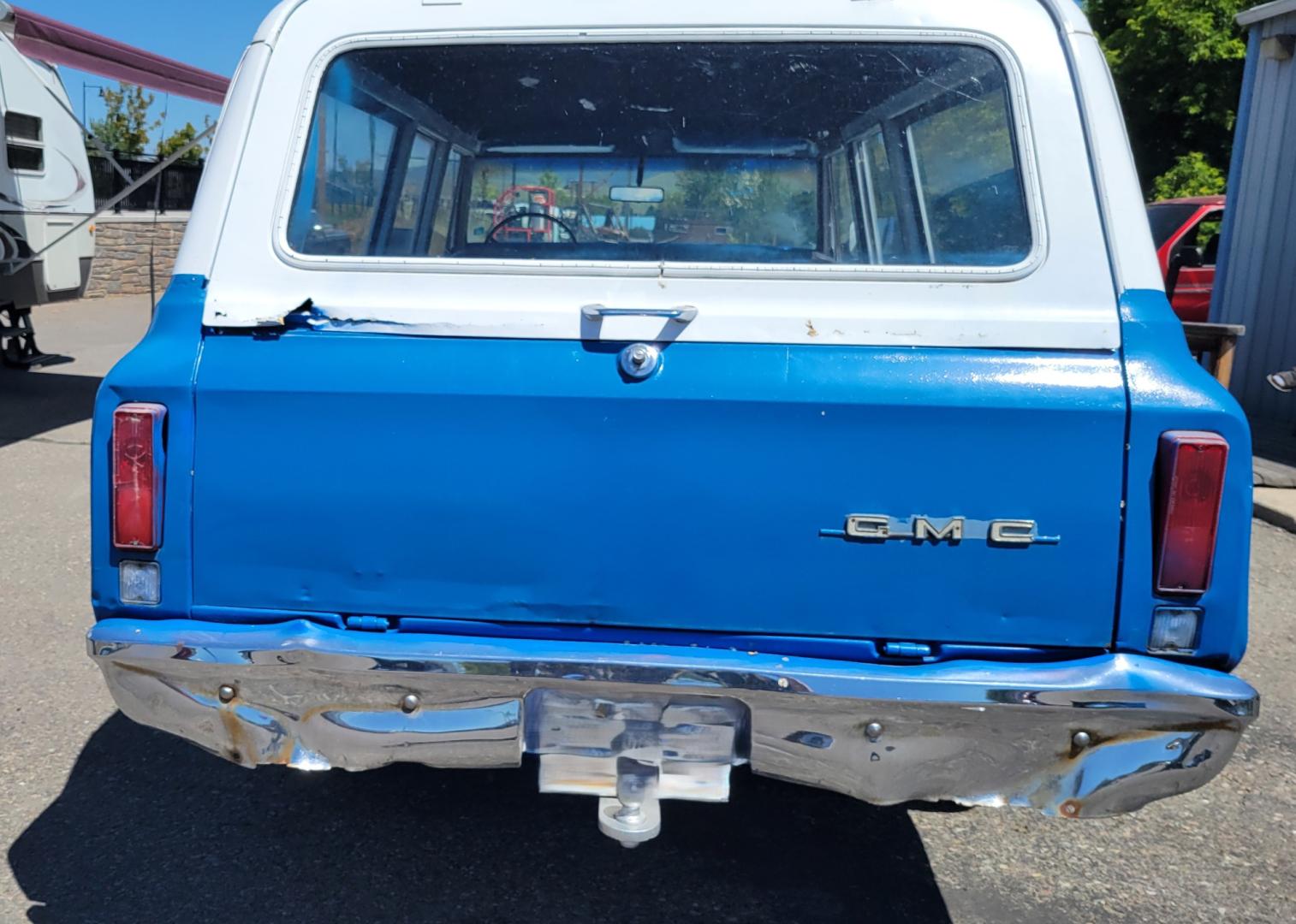 1968 Blue /Brown GMC Suburban (KE10LZB1477) with an 350 V8 engine, 4 Speed Manual transmission, located at 450 N Russell, Missoula, MT, 59801, (406) 543-6600, 46.874496, -114.017433 - RARE 3 Door Suburban 4WD. Project Vehicle. Runs and Drives well. Body and Interior are rough. 350 V8. 4 Speed manual Transmission. Financing is NOT available on this vehicle. - Photo#6