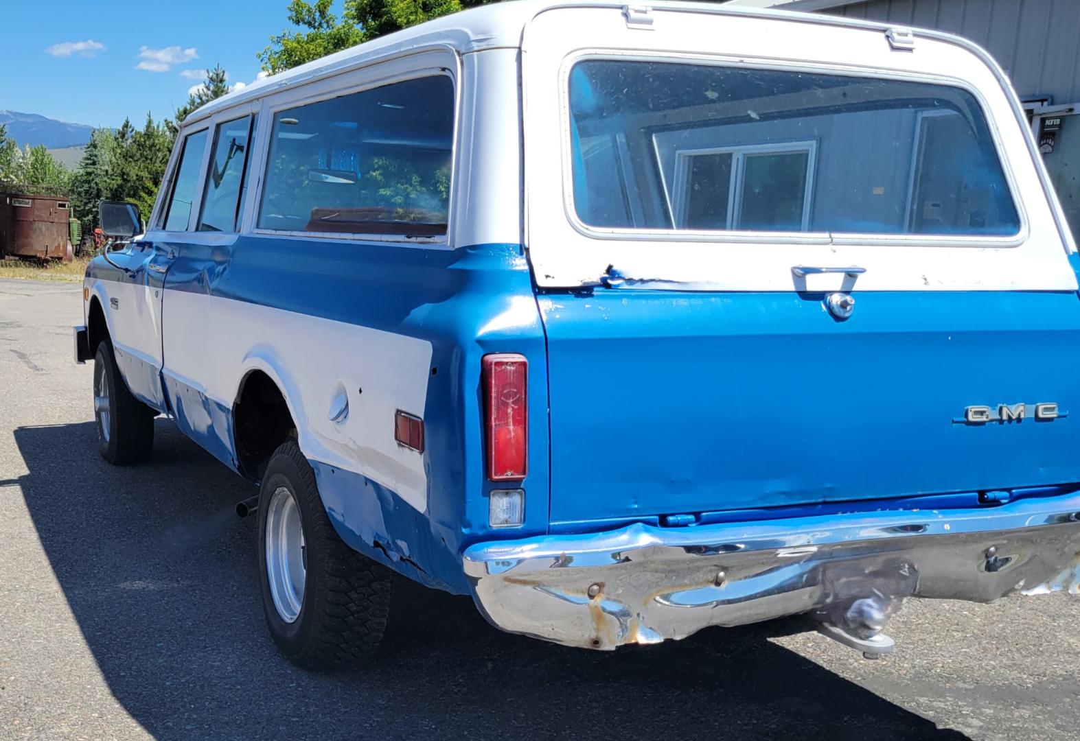 1968 Blue /Brown GMC Suburban (KE10LZB1477) with an 350 V8 engine, 4 Speed Manual transmission, located at 450 N Russell, Missoula, MT, 59801, (406) 543-6600, 46.874496, -114.017433 - RARE 3 Door Suburban 4WD. Project Vehicle. Runs and Drives well. Body and Interior are rough. 350 V8. 4 Speed manual Transmission. Financing is NOT available on this vehicle. - Photo#7