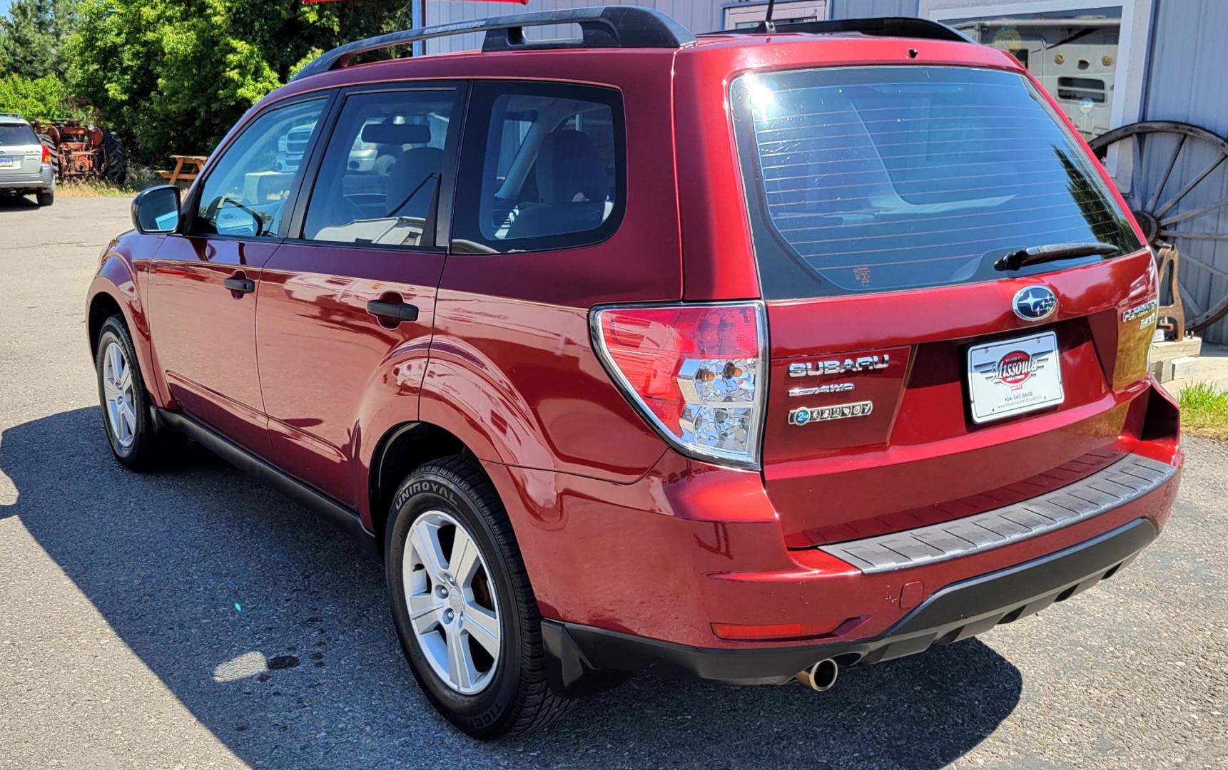 2012 Red /White Subaru Forester 2.5X (JF2SHABC3CH) with an 2.5L H4 engine, 4 Speed Auto transmission, located at 450 N Russell, Missoula, MT, 59801, (406) 543-6600, 46.874496, -114.017433 - Photo#7