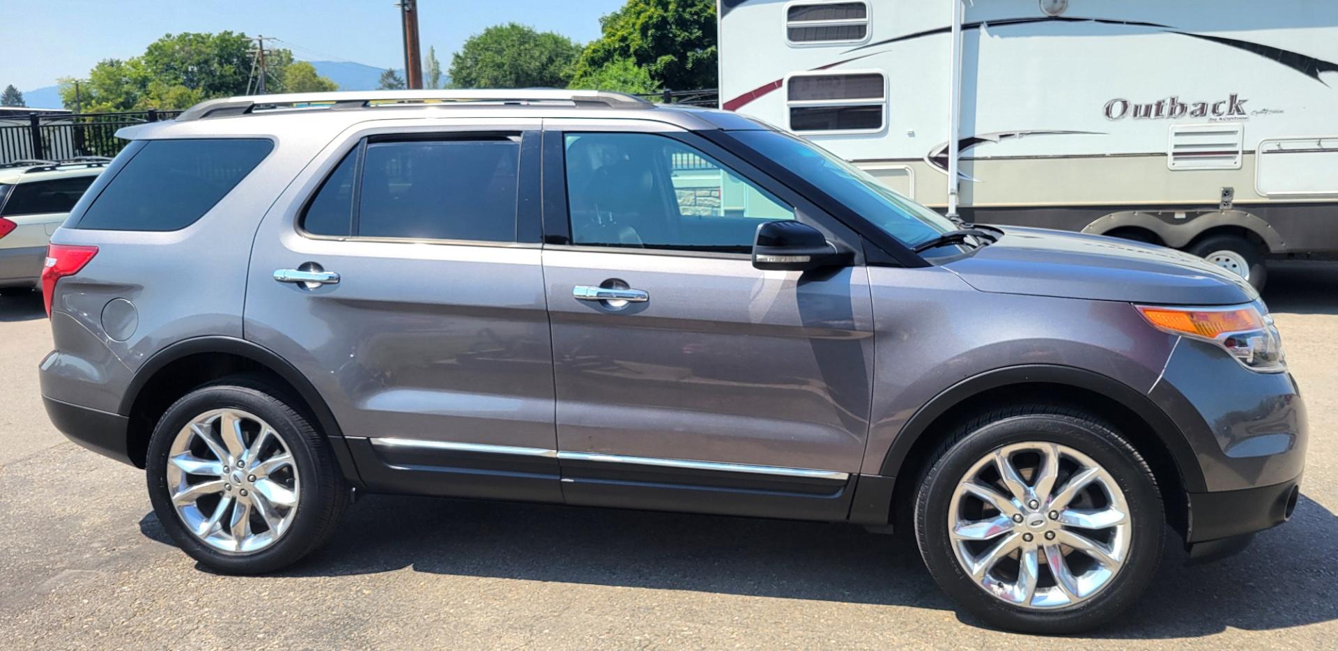 2013 Grey /Black Ford Explorer XLT (1FM5K8D87DG) with an 3.5L v6 engine, 6 Speed Auto transmission, located at 450 N Russell, Missoula, MT, 59801, (406) 543-6600, 46.874496, -114.017433 - Beautiful Metallic Gray 4WD. 3.5L V6. 6 Speed Automatic Transmission. Navigation. Bluetooth. Front and Rear AC. Cruise Control. Power Windows and Locks. 3rd Row Seating. Heated Seats. Power Front Seats. Leather. - Photo#4