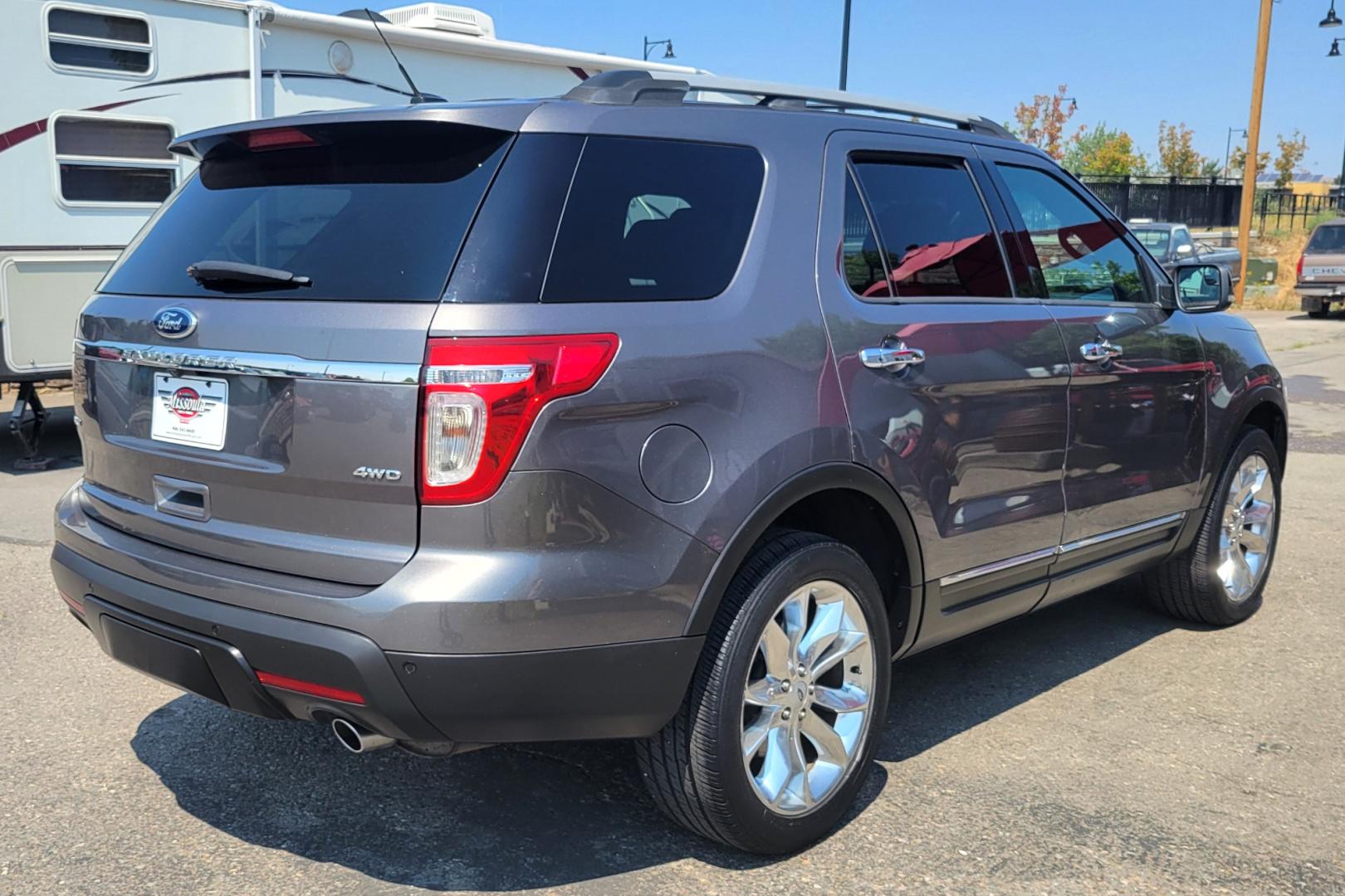 2013 Grey /Black Ford Explorer XLT (1FM5K8D87DG) with an 3.5L v6 engine, 6 Speed Auto transmission, located at 450 N Russell, Missoula, MT, 59801, (406) 543-6600, 46.874496, -114.017433 - Beautiful Metallic Gray 4WD. 3.5L V6. 6 Speed Automatic Transmission. Navigation. Bluetooth. Front and Rear AC. Cruise Control. Power Windows and Locks. 3rd Row Seating. Heated Seats. Power Front Seats. Leather. - Photo#5