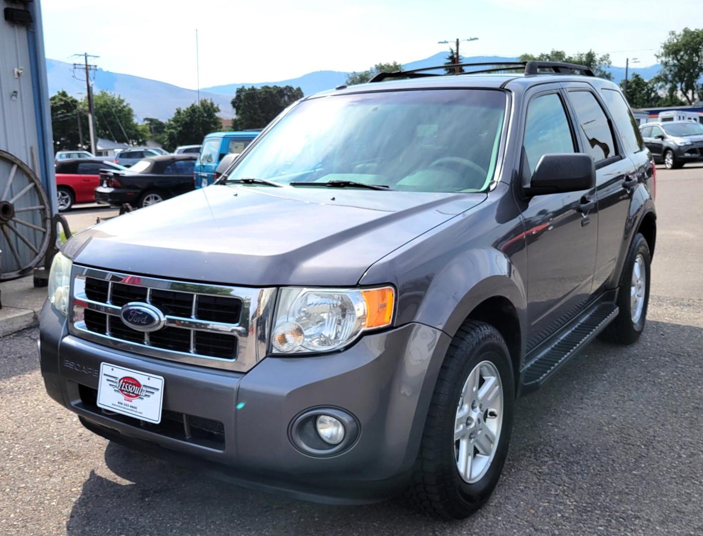 2009 Grey /White Ford Escape XLT 4WD I4 (1FMCU93709K) with an 2.5L L4 DOHC 16V engine, 4-Speed Automatic transmission, located at 450 N Russell, Missoula, MT, 59801, (406) 543-6600, 46.874496, -114.017433 - Photo#1