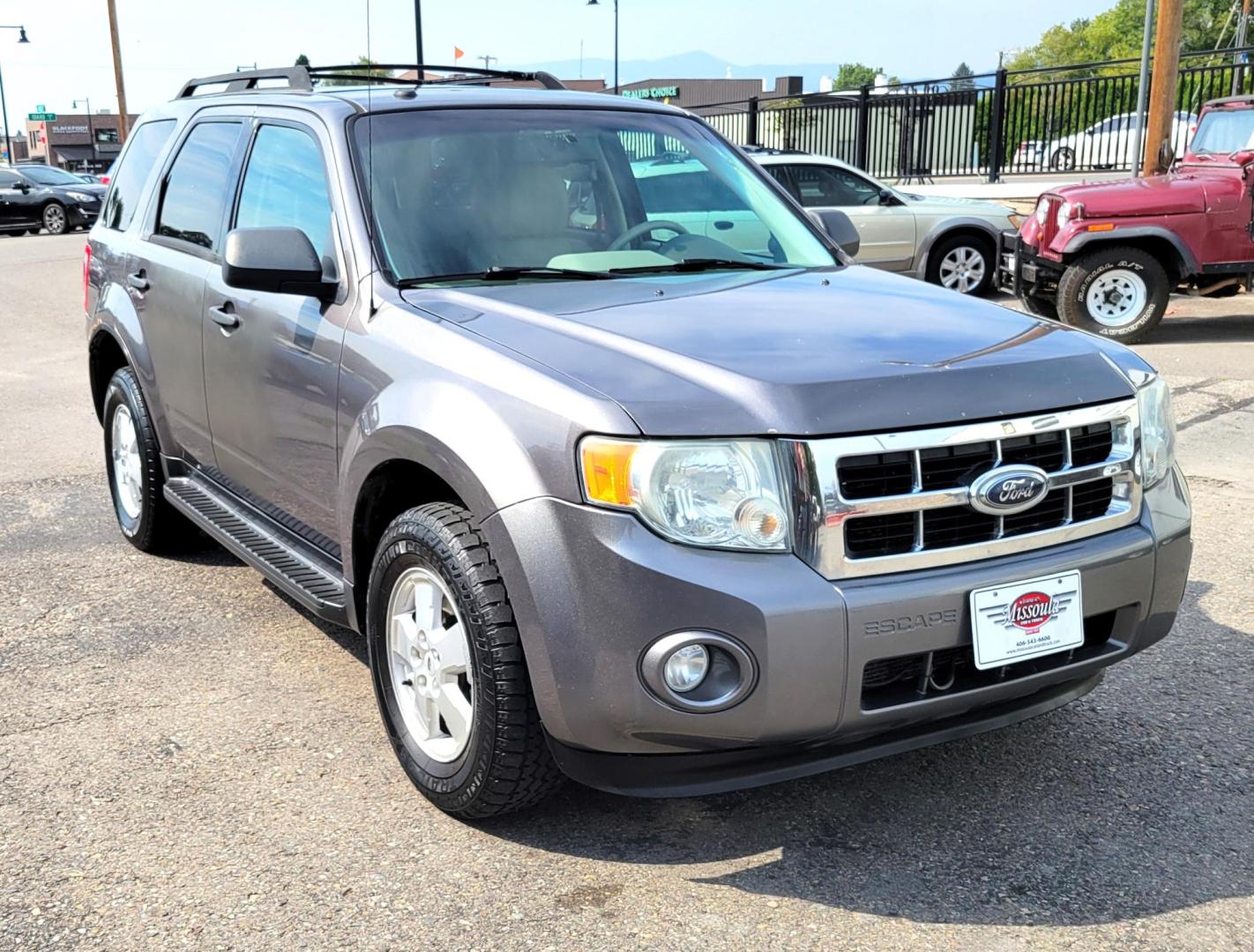 2009 Grey /White Ford Escape XLT 4WD I4 (1FMCU93709K) with an 2.5L L4 DOHC 16V engine, 4-Speed Automatic transmission, located at 450 N Russell, Missoula, MT, 59801, (406) 543-6600, 46.874496, -114.017433 - Photo#3