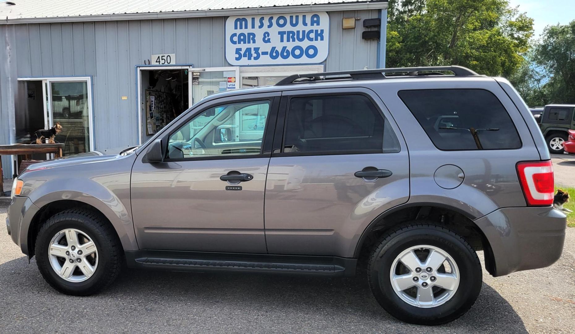 2009 Grey /White Ford Escape XLT 4WD I4 (1FMCU93709K) with an 2.5L L4 DOHC 16V engine, 4-Speed Automatic transmission, located at 450 N Russell, Missoula, MT, 59801, (406) 543-6600, 46.874496, -114.017433 - Photo#8