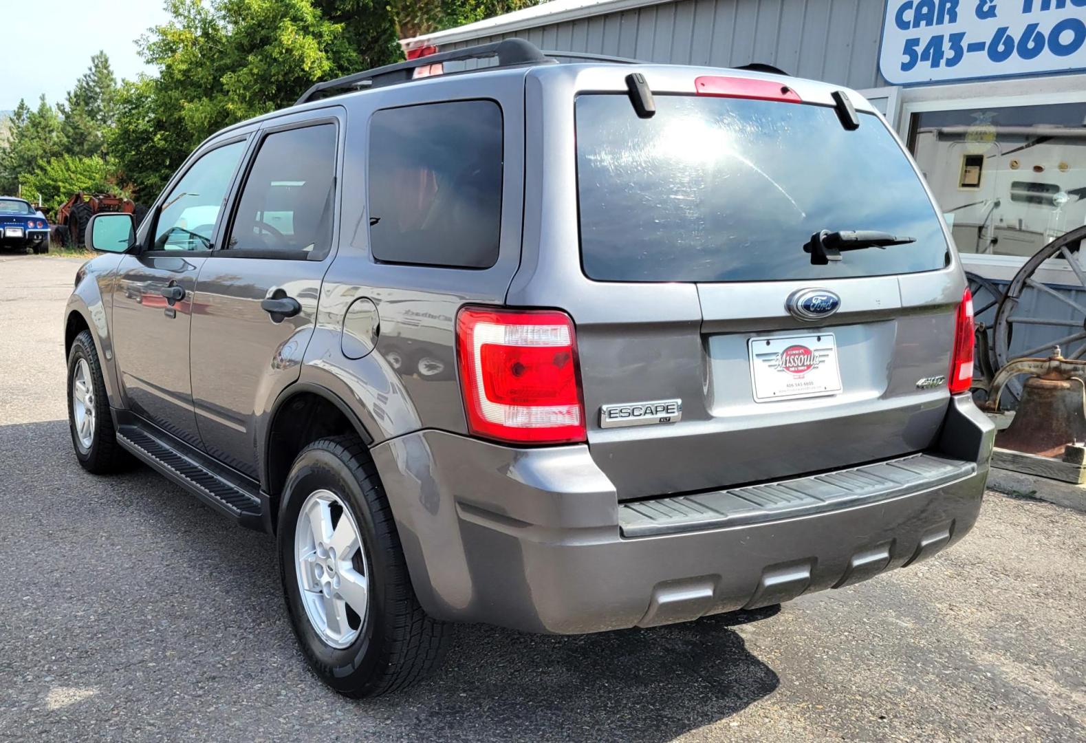 2009 Grey /White Ford Escape XLT 4WD I4 (1FMCU93709K) with an 2.5L L4 DOHC 16V engine, 4-Speed Automatic transmission, located at 450 N Russell, Missoula, MT, 59801, (406) 543-6600, 46.874496, -114.017433 - Photo#7