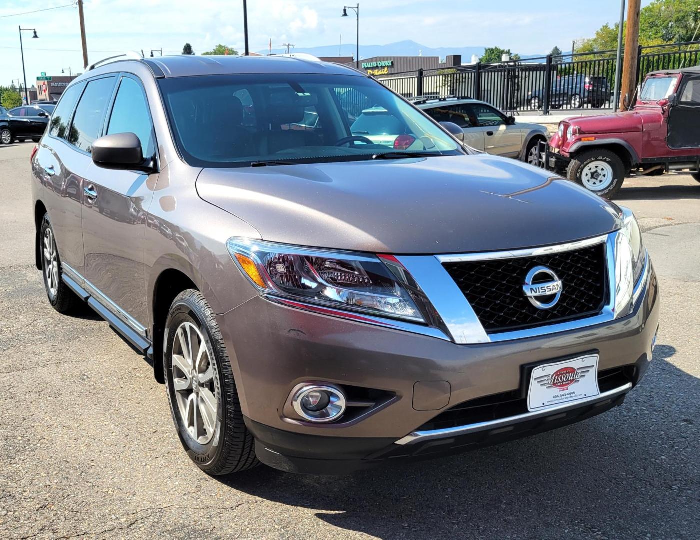 2014 Grey /Black Nissan Pathfinder S 4WD (5N1AR2MM8EC) with an 3.5L V6 DOHC 24V engine, Continuously Variable Transmission transmission, located at 450 N Russell, Missoula, MT, 59801, (406) 543-6600, 46.874496, -114.017433 - Photo#1