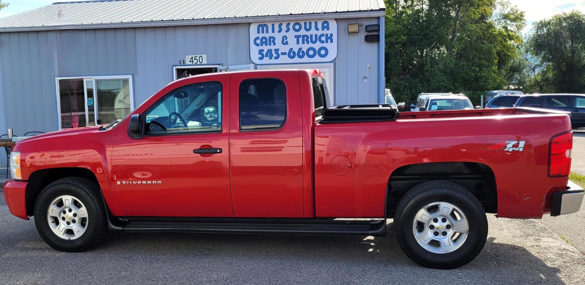 2007 Red /Black Chevrolet Silverado 1500 Z71 Ext. Cab 4WD (2GCEK19J171) with an 5.3L V8 OHV 16V engine, 4-Speed Automatic Overdrive transmission, located at 450 N Russell, Missoula, MT, 59801, (406) 543-6600, 46.874496, -114.017433 - Very Clean 4WD Chevy Truck. 5.3L V8. Automatic Transmission. Power Seats. Air Cruise. Tilt. Running Boards. Power Windows and Locks. Remote Start. AM FM CD. Tonneau Cover. Tires are Excellent. - Photo#1