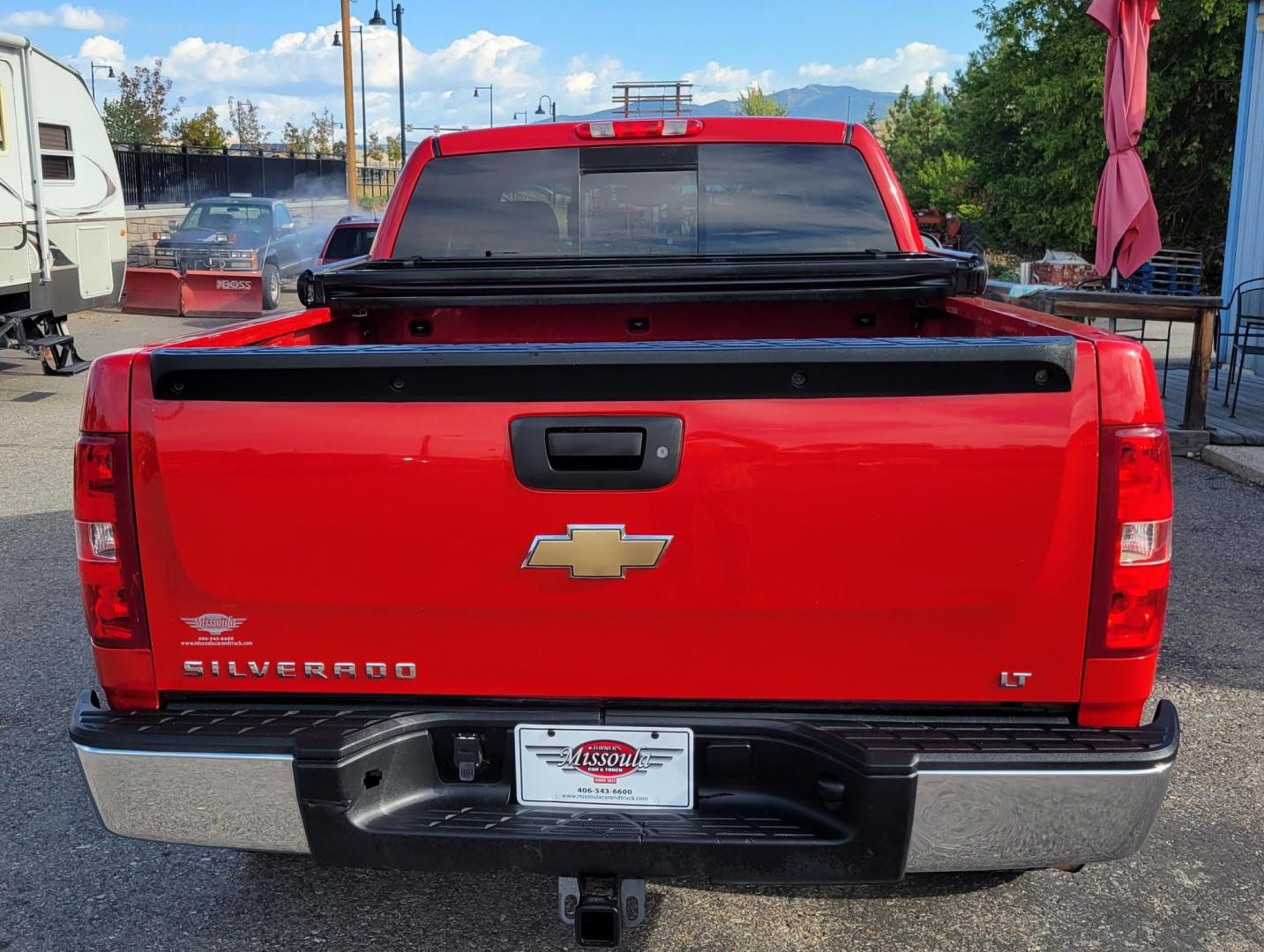 2007 Red /Black Chevrolet Silverado 1500 Z71 Ext. Cab 4WD (2GCEK19J171) with an 5.3L V8 OHV 16V engine, 4-Speed Automatic Overdrive transmission, located at 450 N Russell, Missoula, MT, 59801, (406) 543-6600, 46.874496, -114.017433 - Very Clean 4WD Chevy Truck. 5.3L V8. Automatic Transmission. Power Seats. Air Cruise. Tilt. Running Boards. Power Windows and Locks. Remote Start. AM FM CD. Tonneau Cover. Tires are Excellent. - Photo#4