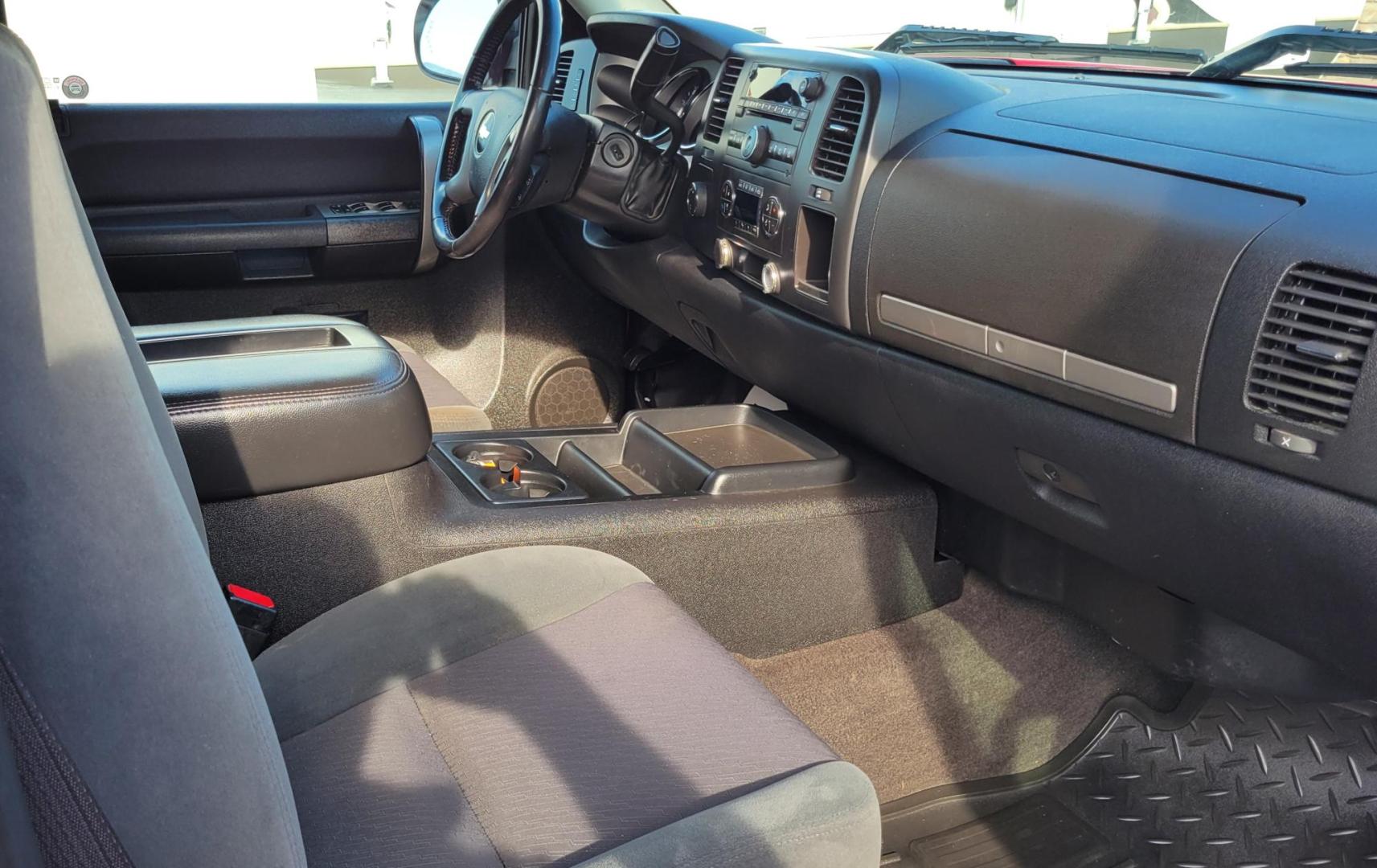 2007 Red /Black Chevrolet Silverado 1500 Z71 Ext. Cab 4WD (2GCEK19J171) with an 5.3L V8 OHV 16V engine, 4-Speed Automatic Overdrive transmission, located at 450 N Russell, Missoula, MT, 59801, (406) 543-6600, 46.874496, -114.017433 - Very Clean 4WD Chevy Truck. 5.3L V8. Automatic Transmission. Power Seats. Air Cruise. Tilt. Running Boards. Power Windows and Locks. Remote Start. AM FM CD. Tonneau Cover. Tires are Excellent. - Photo#6