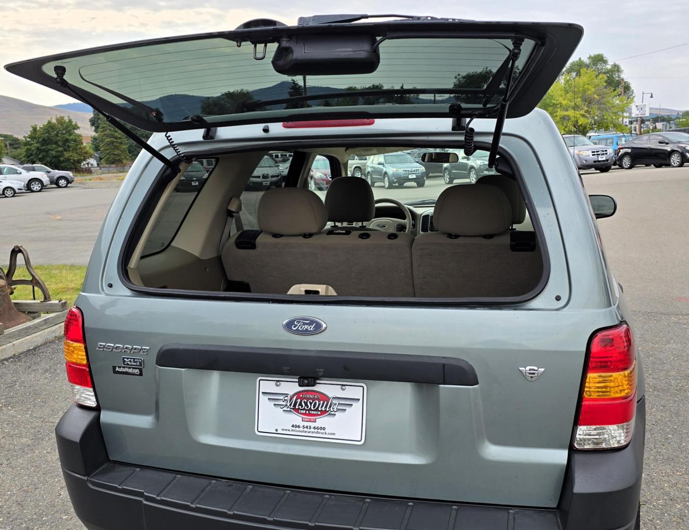 2005 Green /White Ford Escape XLT 4WD (1FMYU93105K) with an 3.0L V6 DOHC 24V engine, 4-Speed Automatic Overdrive transmission, located at 450 N Russell, Missoula, MT, 59801, (406) 543-6600, 46.874496, -114.017433 - Zippy little SUV. 3.0 V6 Engine. Automatic Transmission. AWD. Air. Cruise. Tilt. Power Windows and Locks. Bluetooth Stereo. Great Miles for its age. very Clean. Nice tow hitch, - Photo#17