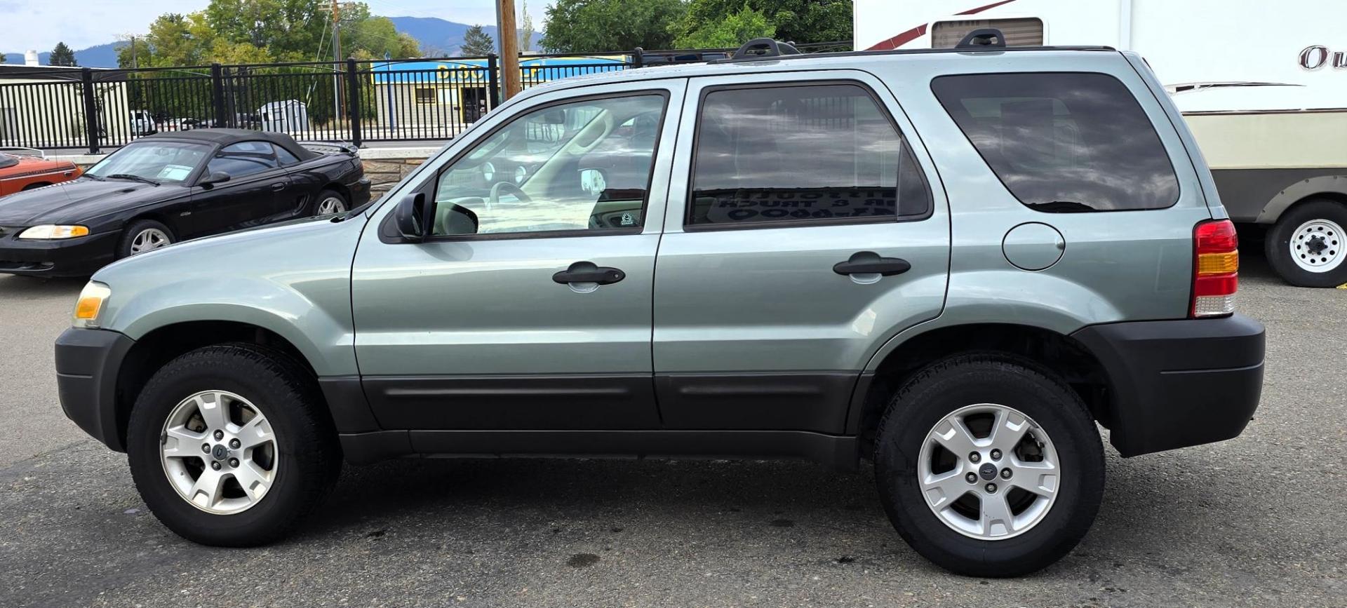 2005 Green /White Ford Escape XLT 4WD (1FMYU93105K) with an 3.0L V6 DOHC 24V engine, 4-Speed Automatic Overdrive transmission, located at 450 N Russell, Missoula, MT, 59801, (406) 543-6600, 46.874496, -114.017433 - Zippy little SUV. 3.0 V6 Engine. Automatic Transmission. AWD. Air. Cruise. Tilt. Power Windows and Locks. Bluetooth Stereo. Great Miles for its age. very Clean. Nice tow hitch, - Photo#5