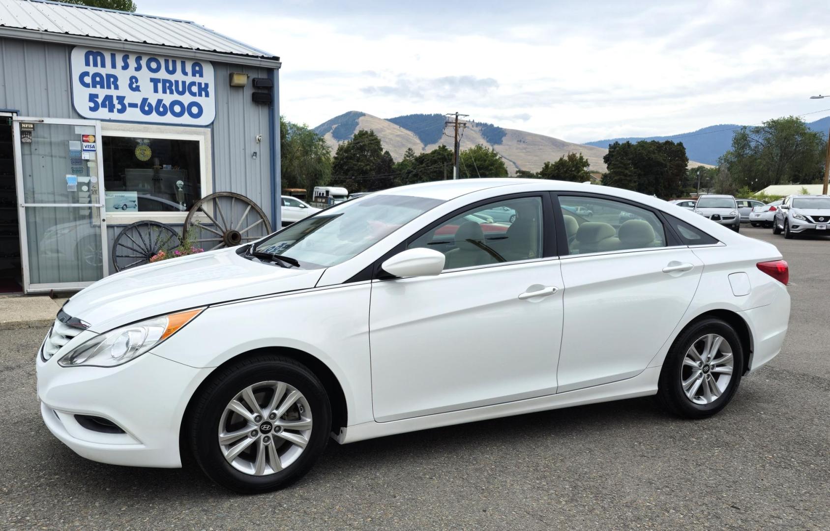 2012 White /Tan Hyundai Sonata GLS Manual (5NPEB4AC7CH) with an 2.4L L4 DOHC 16V engine, 6-Speed Manual transmission, located at 450 N Russell, Missoula, MT, 59801, (406) 543-6600, 46.874496, -114.017433 - Great Running Sedan in very good condition. One Owner. Clean Carfax. 2.4L I4 Engine. Automatic Transmission. Air. Cruise. Tilt. Power Windows and Locks. AM FM XM CD Player. Bluetooth. - Photo#0