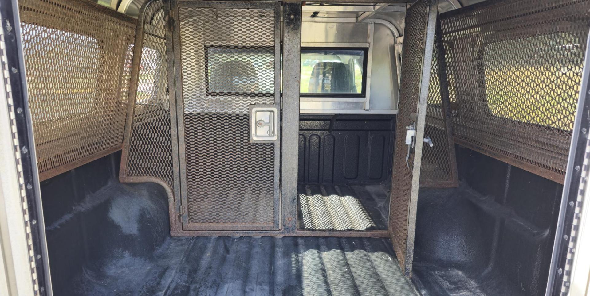 2012 White /Black Chevrolet Colorado Work Truck Ext. Cab 4WD (1GCJTBF95C8) with an 2.9L L4 DOHC 16V engine, Automatic transmission, located at 450 N Russell, Missoula, MT, 59801, (406) 543-6600, 46.874496, -114.017433 - Hard to find Colorado 4WD. 2.9L I4 Engine. Automatic. Former Animal Control Truck so it has a really nice Topper. Air Conditioning. Power Windows and Locks. Cruise Control. AM FM CD. - Photo#6