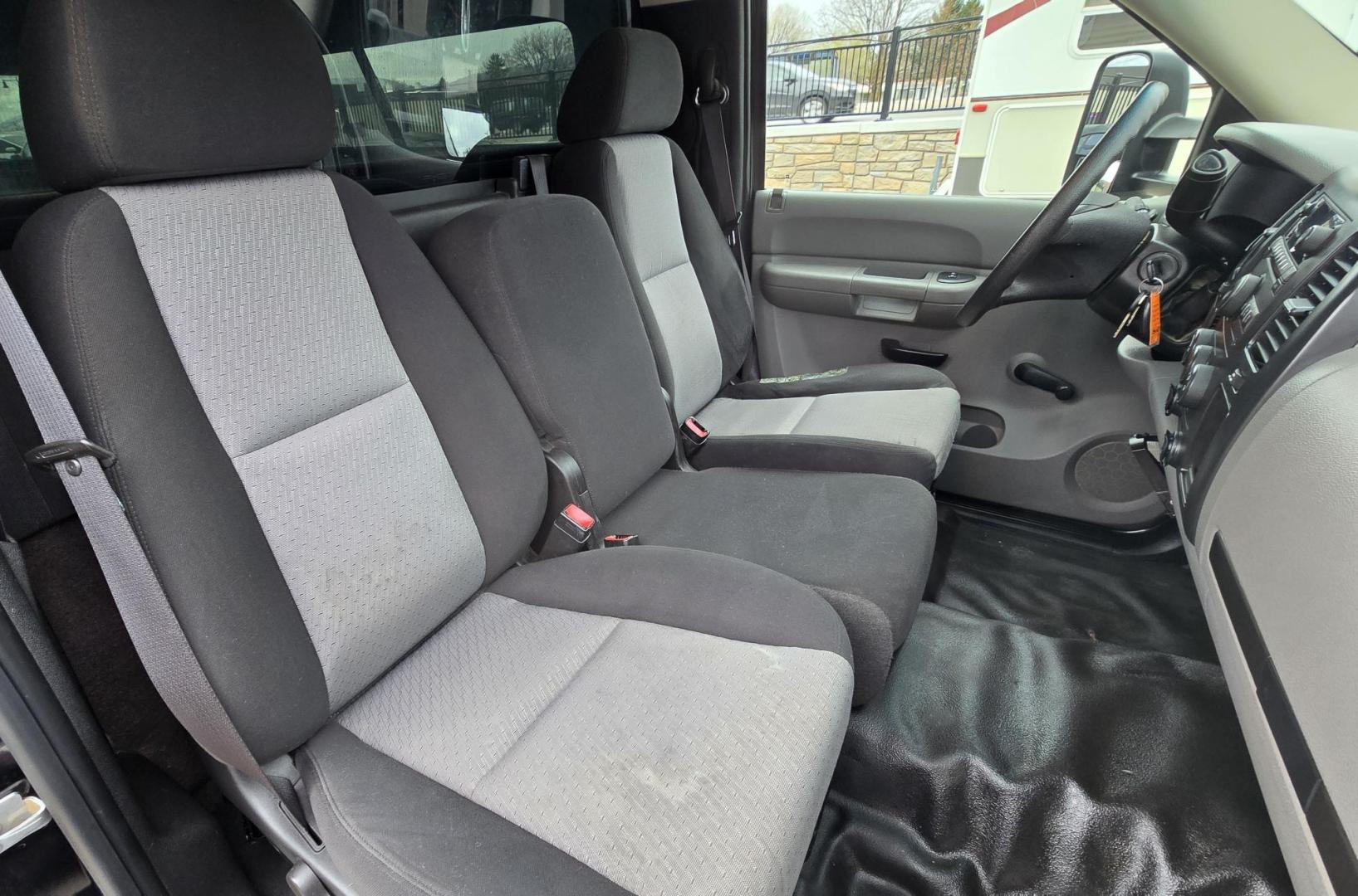 2007 Black /Black Chevrolet Silverado 1500 LT1 2WD (1GCEC14C67Z) with an 4.8L V8 OHV 16V engine, 4-Speed Automatic Overdrive transmission, located at 450 N Russell, Missoula, MT, 59801, (406) 543-6600, 46.874496, -114.017433 - Photo#12