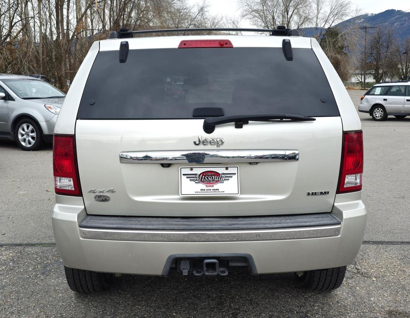 2009 Silver /White Jeep Grand Cherokee Overland 4WD (1J8HR68T49C) with an 5.7L V8 OHV 16V engine, 5-Speed Automatic transmission, located at 450 N Russell, Missoula, MT, 59801, (406) 543-6600, 46.874496, -114.017433 - Incredibly Nice Jeep Grand Cherokee Overland Edition 4WD SUV. 5.7 Hemi Engine. Leather Heated Front and Rear Seats. Power Seats. Navigation. Bluetooth. AM FM CD SAT. Power Sunroof. Power Windows and Locks. Remote Start. Towing. - Photo#3