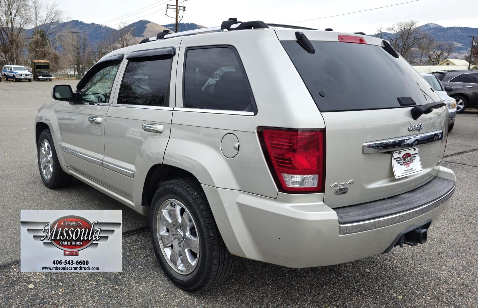 2009 Silver /White Jeep Grand Cherokee Overland 4WD (1J8HR68T49C) with an 5.7L V8 OHV 16V engine, 5-Speed Automatic transmission, located at 450 N Russell, Missoula, MT, 59801, (406) 543-6600, 46.874496, -114.017433 - Incredibly Nice Jeep Grand Cherokee Overland Edition 4WD SUV. 5.7 Hemi Engine. Leather Heated Front and Rear Seats. Power Seats. Navigation. Bluetooth. AM FM CD SAT. Power Sunroof. Power Windows and Locks. Remote Start. Towing. - Photo#4