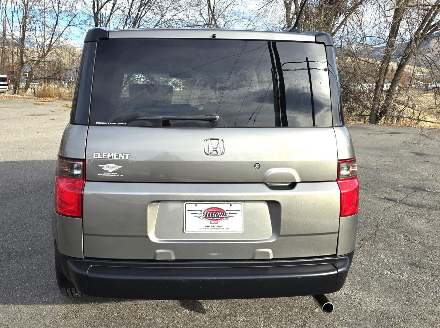 2007 Silver /Tan Honda Element EX 4WD AT (5J6YH28747L) with an 2.4L L4 DOHC 16V engine, 5-Speed Automatic Overdrive transmission, located at 450 N Russell, Missoula, MT, 59801, (406) 543-6600, 46.874496, -114.017433 - Incredibly Nice One Owner AWD Element. Good miles for it's age. These are becoming very hard to find. 2.4L I4 Engine. Automatic Transmission. Air. Cruise. Tilt. AM FM XM CD Player. - Photo#2