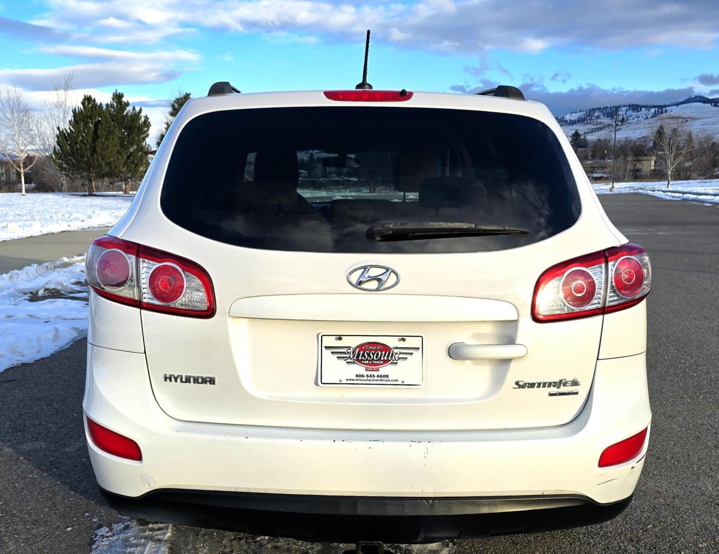 2011 White /Tan Hyundai Santa Fe GLS 3.5 4WD (5XYZGDAG7BG) with an 3.5L V6 DOHC 24V engine, 6-Speed Automatic transmission, located at 450 N Russell, Missoula, MT, 59801, (406) 543-6600, 46.874496, -114.017433 - Photo#4