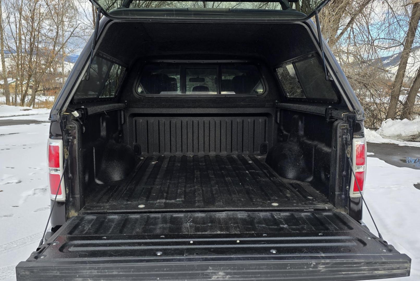 2013 Brown /Tan Ford F-150 XLT SuperCrew 6.5-ft. Bed 4WD (1FTFW1ET8DF) with an 3.5L V6 TURBO engine, 6-Speed Automatic transmission, located at 450 N Russell, Missoula, MT, 59801, (406) 543-6600, 46.874496, -114.017433 - Beautiful Kodiak Brown Ford F150 XLT 4WD. 3.5L Eco V6. Matching Topper. Running Boards, Grill Guard. Air. Cruise. Tilt. Bluetooth. AM FM XM. Backup Camera. Super Clean. - Photo#9