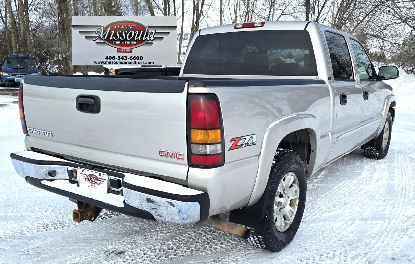 2005 Silver /Gray GMC Sierra 1500 SLE Crew Cab Short Bed 4WD (2GTEK13T151) with an 5.3L V8 OHV 16V engine, 4-Speed Automatic Overdrive transmission, located at 450 N Russell, Missoula, MT, 59801, (406) 543-6600, 46.874496, -114.017433 - Photo#5