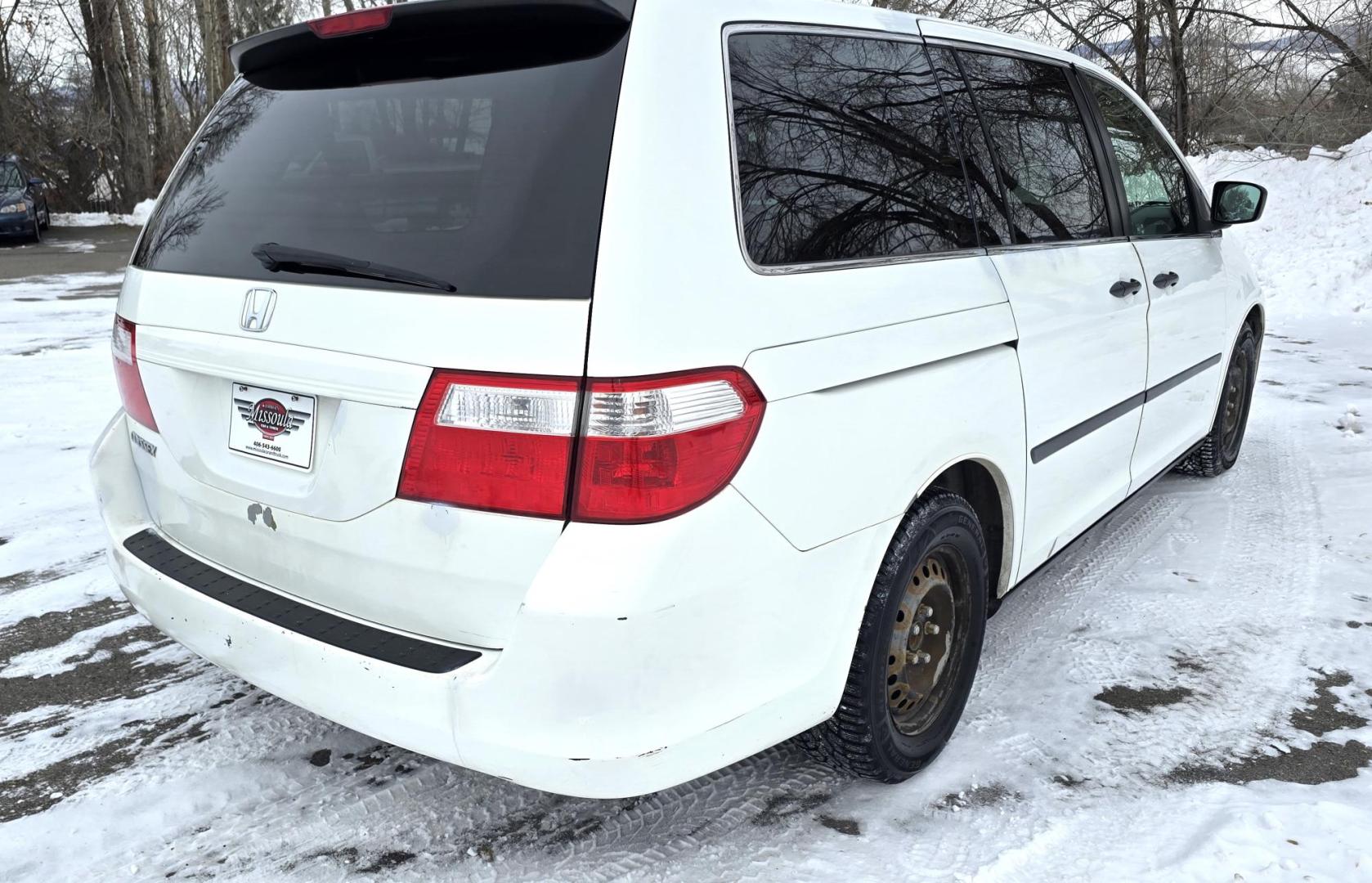 2007 White /Tan Honda Odyssey LX (5FNRL38247B) with an 3.5L V6 SOHC 24V engine, 5-Speed Automatic Overdrive transmission, located at 450 N Russell, Missoula, MT, 59801, (406) 543-6600, 46.874496, -114.017433 - Excellent Running Honda Minivan. FWD. 3.5L V6 Engine. 3rd Row Seating. Air. Cruise. Tilt. Power Windows and Locks. - Photo#4