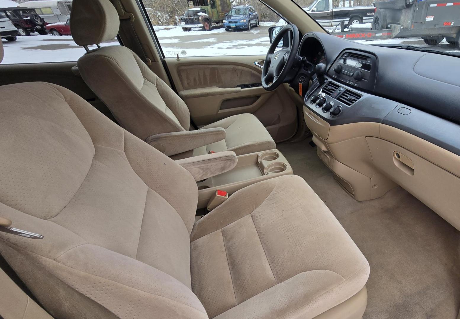 2007 White /Tan Honda Odyssey LX (5FNRL38247B) with an 3.5L V6 SOHC 24V engine, 5-Speed Automatic Overdrive transmission, located at 450 N Russell, Missoula, MT, 59801, (406) 543-6600, 46.874496, -114.017433 - Excellent Running Honda Minivan. FWD. 3.5L V6 Engine. 3rd Row Seating. Air. Cruise. Tilt. Power Windows and Locks. - Photo#10