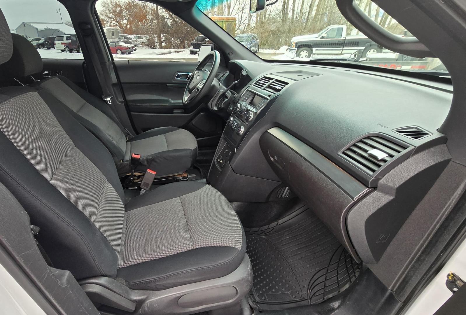 2013 White /Black Ford Explorer Police 4WD (1FM5K8AR5DG) with an 3.7L V6 DOHC 24V engine, 6-Speed Automatic transmission, located at 450 N Russell, Missoula, MT, 59801, (406) 543-6600, 46.874496, -114.017433 - Only 78K Miles! AWD. Police Interceptor. 3.7L V6 Engine. Air. Cruise. Tilt. Power Windows and Locks. AM FM CD Bluetooth. Backup Camera. - Photo#8